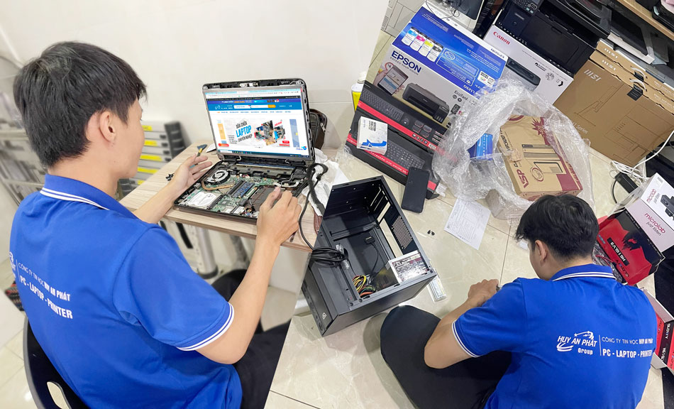 Thợ Sửa Chữa Máy Tính Laptop 